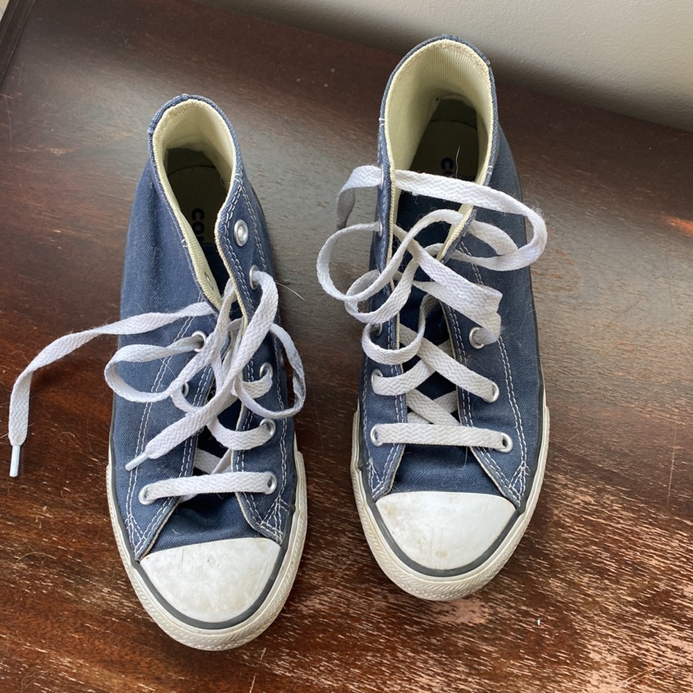 Converse high tops- kids size 1.5. Color blue - Picture 2 of 4